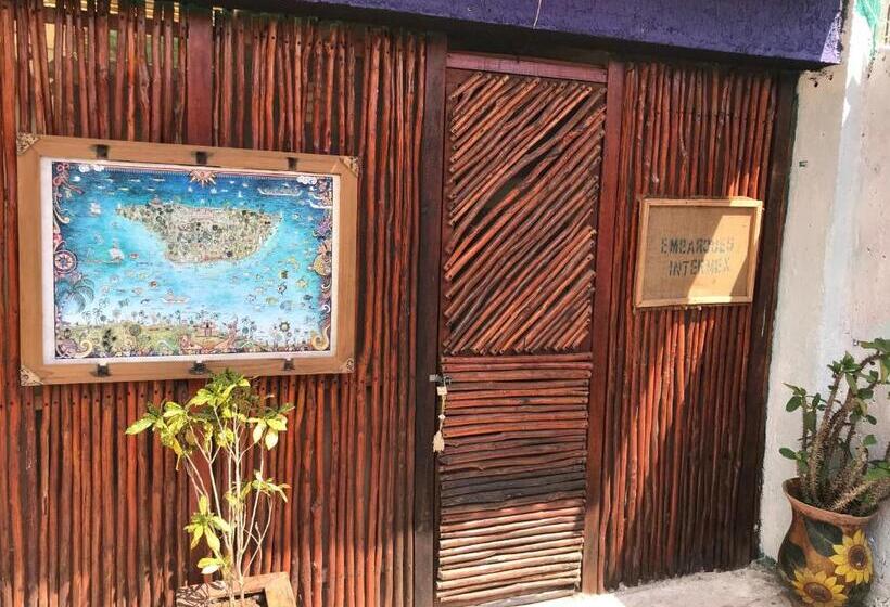 ルームシェアのワンベッド, Mi Refugio Dive House