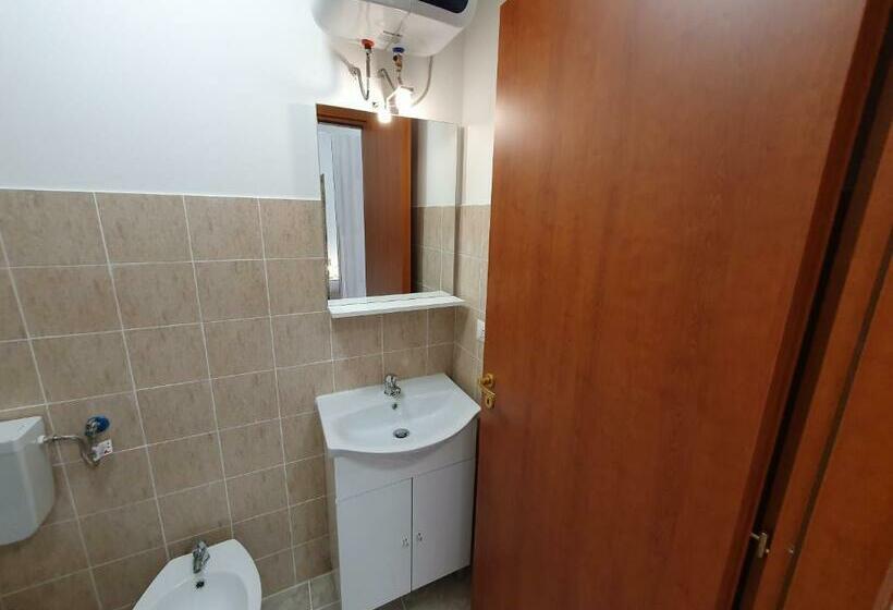 اتاق استاندارد چهار تخته, R&b Santa Nicolella