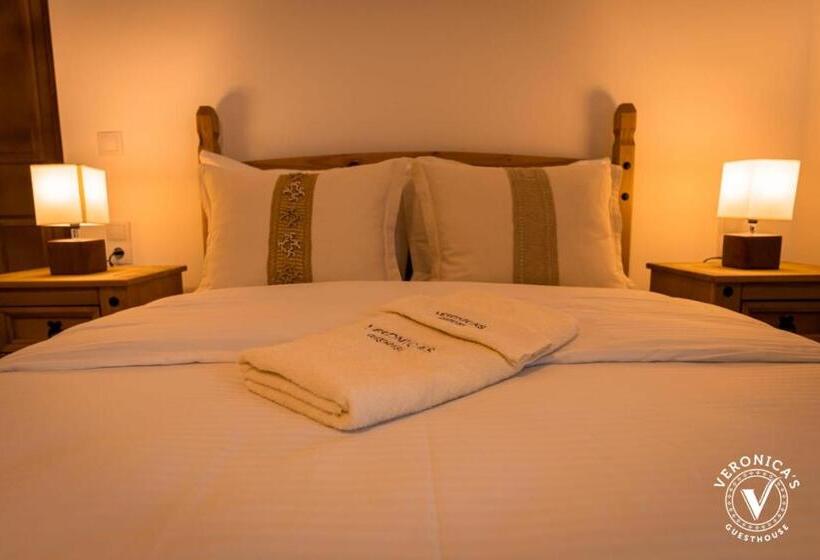 Standard-huone Parveke, Veronica’s Guesthouse