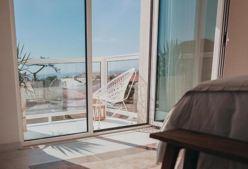 غرفة قياسية مطلّة علي البحر مزوَّدة بشُرفة, Joy Beach House