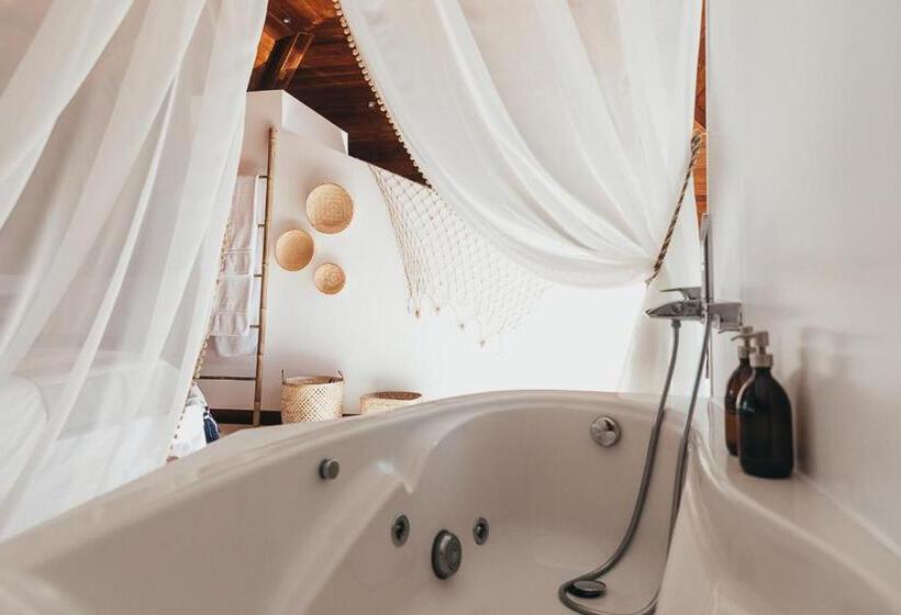 غرفة ديلوكس مطلّة علي البحر مزوَّدة بشُرفة, Joy Beach House