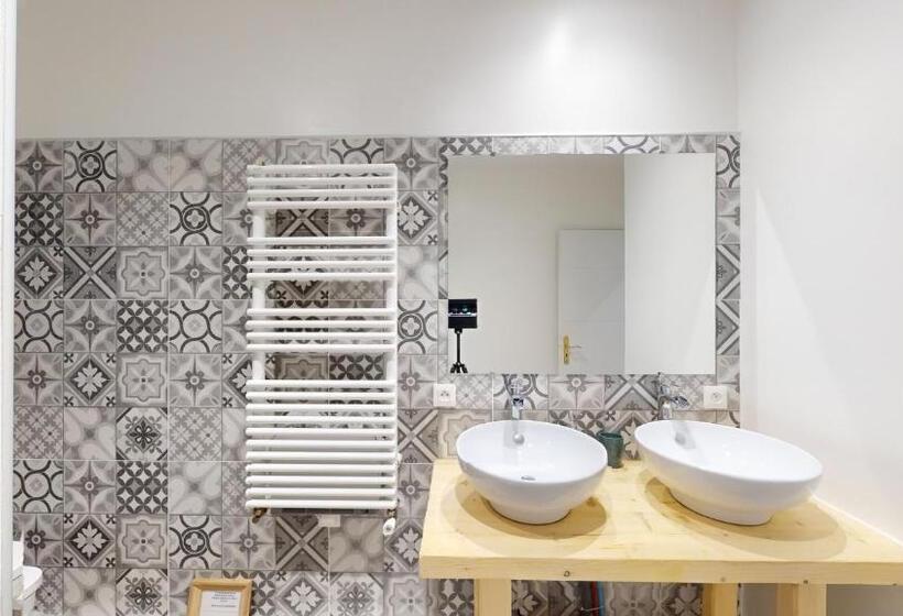 غرفة قياسية مع حمام خارجي, Les Terrisses   Chambres D Hôtes Avec Piscine