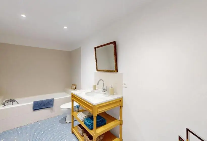 プールビュースタンダードルーム, Les Terrisses   Chambres D Hôtes Avec Piscine
