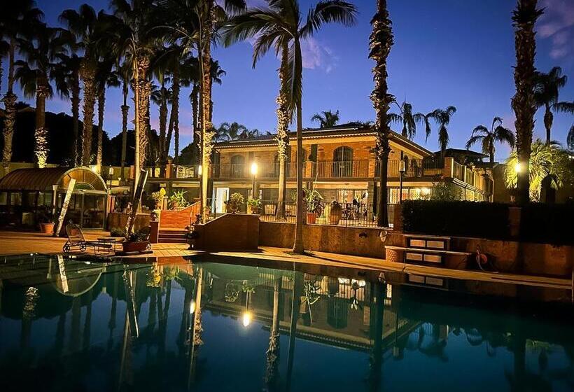 חדר משפחתי, Villa Grandiosa Fc