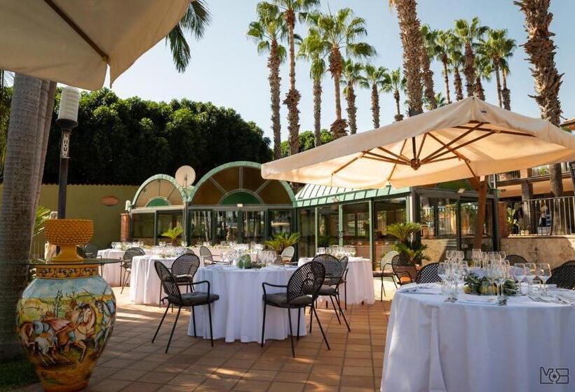 חדר סטנדרט נוף לבריכה, Villa Grandiosa Fc