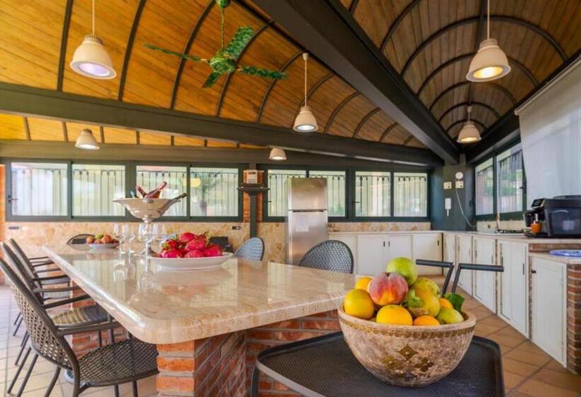 חדר סטנדרט לשלושה, Villa Grandiosa Fc