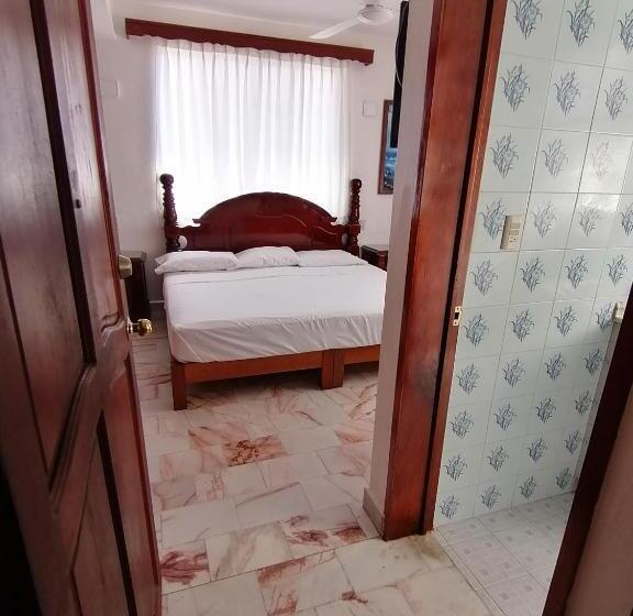 חדר סופריור עם מיטת קינג, Don Luis Hostal   Sucursal Hidalgo   Tecolutla