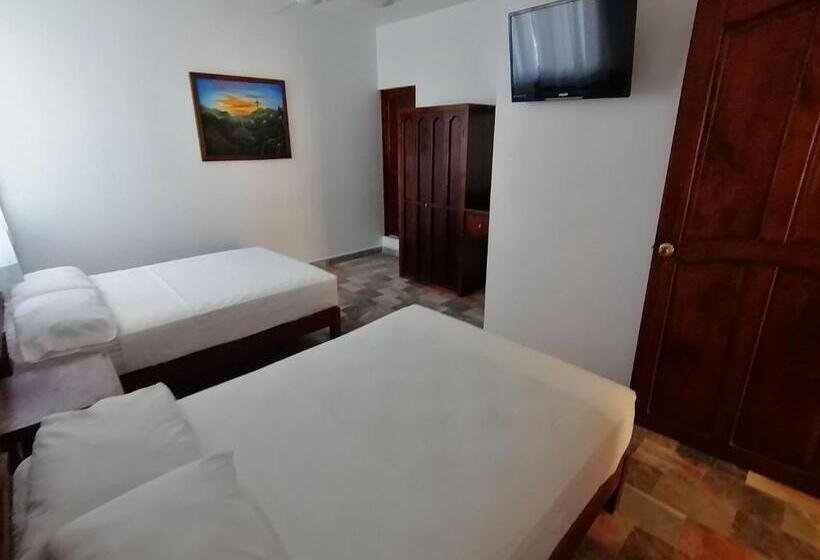 スタンダード４人部屋, Don Luis Hostal   Sucursal Hidalgo   Tecolutla