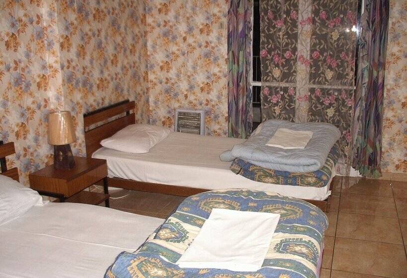 Quarto Estandar, Athens House