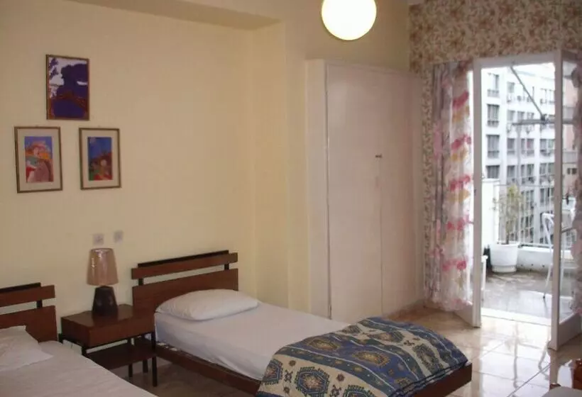 Standard Yhden Hengen Huone, Athens House