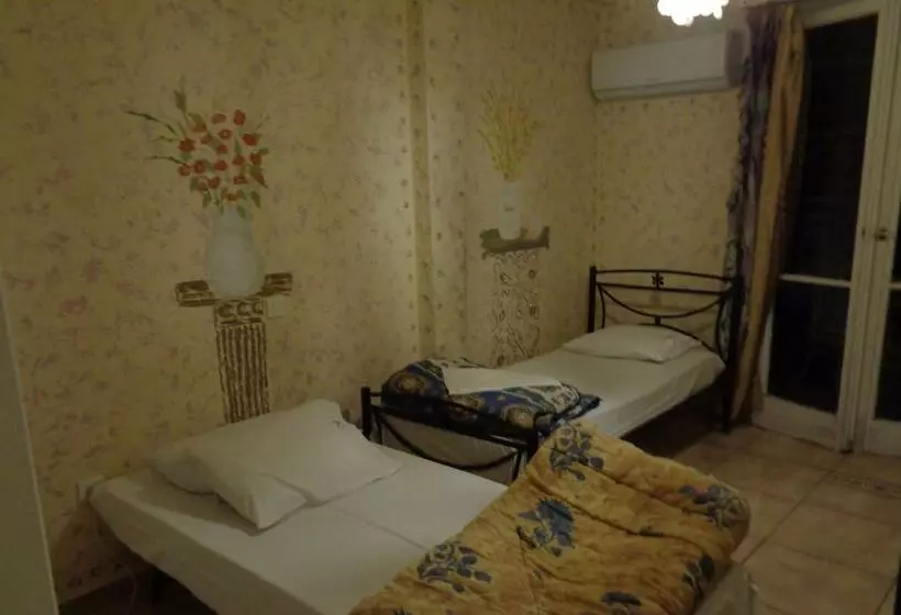 Vuode Makuusalissa, Athens House