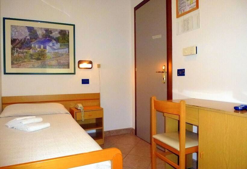 اتاق استاندارد یک نفره, Daniela