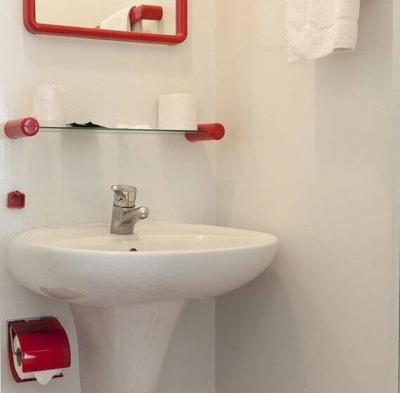 اتاق استاندارد, Daniela