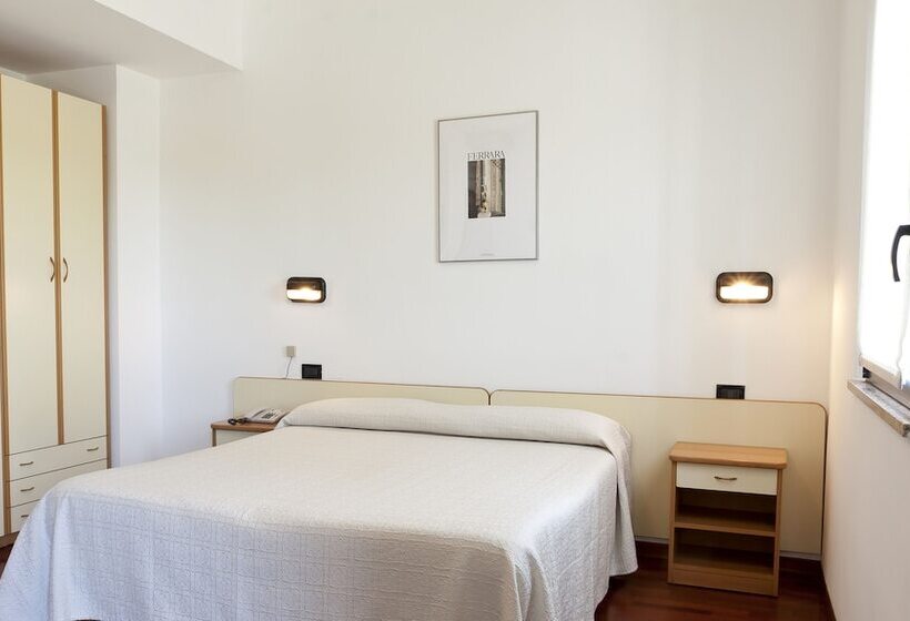 اتاق استاندارد, Daniela