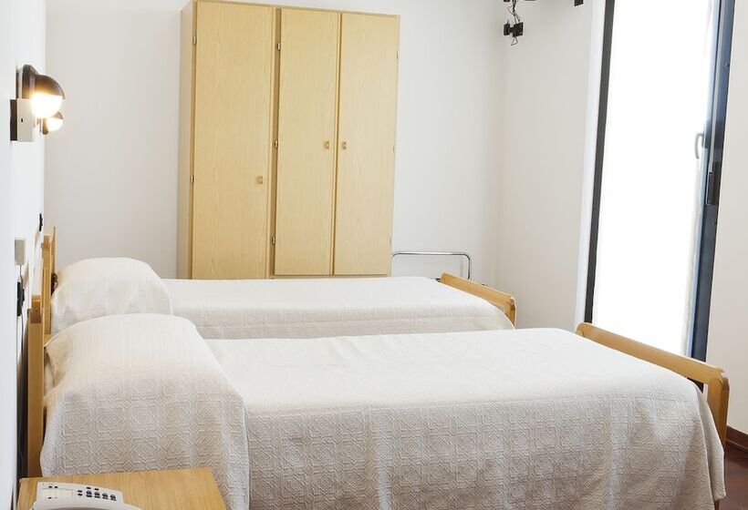 اتاق استاندارد, Daniela