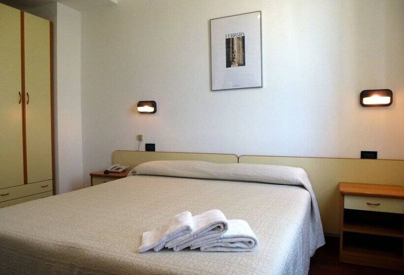 اتاق استاندارد, Daniela