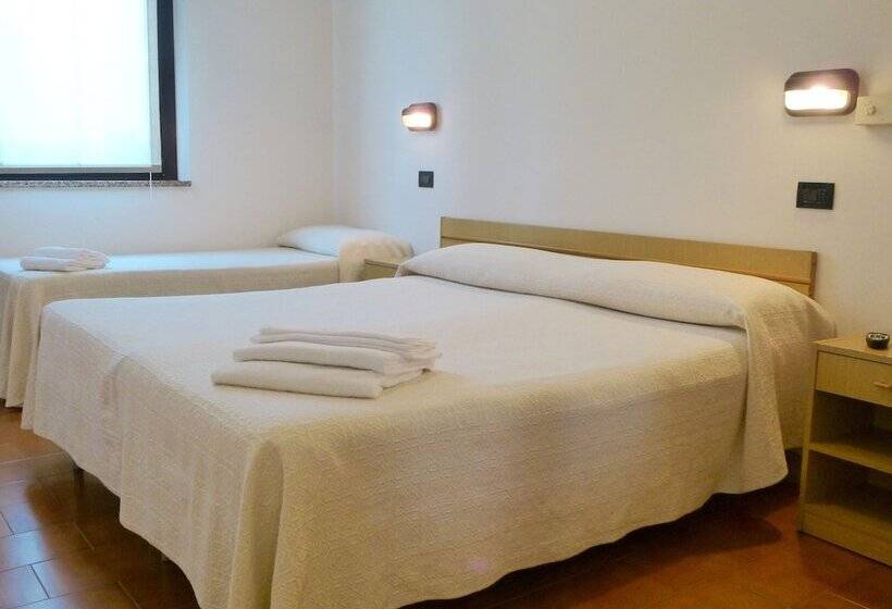 اتاق استاندارد سه نفره, Daniela