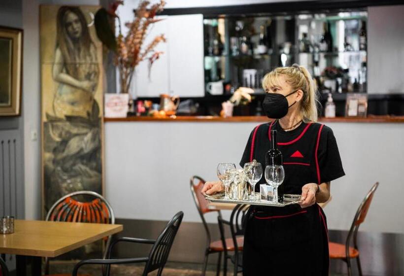 غرفة إقتصادية ثلاثية, Diros