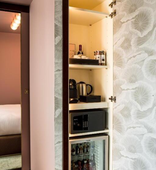 1ベッドルームアパートメントをつなぐ, Hôtel Du Rond Point Des Champs élysées   Esprit De France