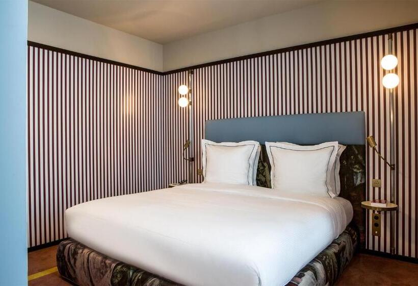 1ベッドルームアパートメントをつなぐ, Hôtel Du Rond Point Des Champs élysées   Esprit De France