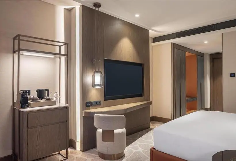 اتاق اجرایی با تخت بزرگ, Hilton Sibiu