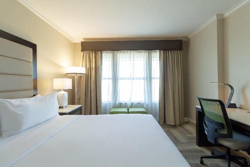 חדר סטנדרט עם מיטת קינג, Holiday Inn Express Savannah   Historic District
