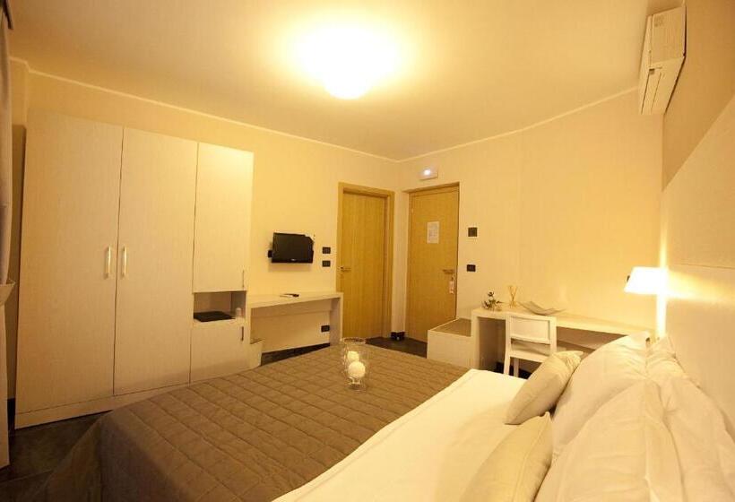 غرفة قياسية, La Meridiana