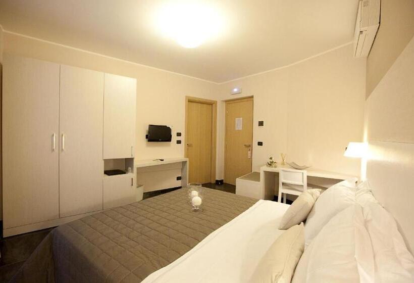 غرفة قياسية, La Meridiana