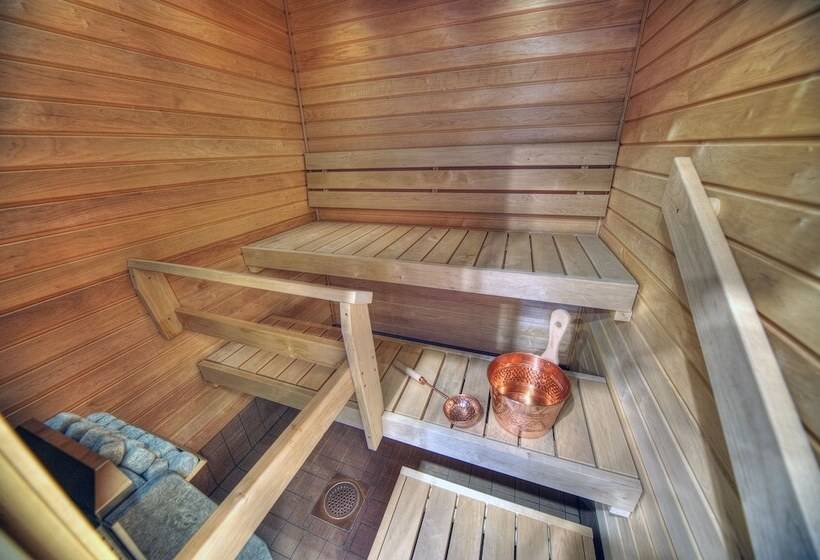 جناح جونيور, Levi Panorama