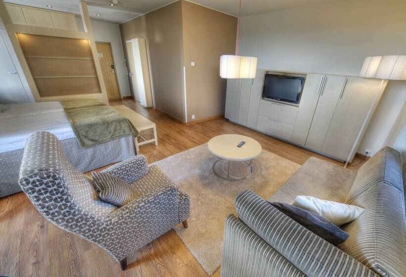 جناح جونيور, Levi Panorama