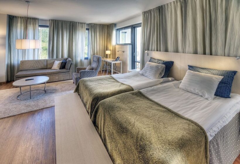 جناح جونيور, Levi Panorama