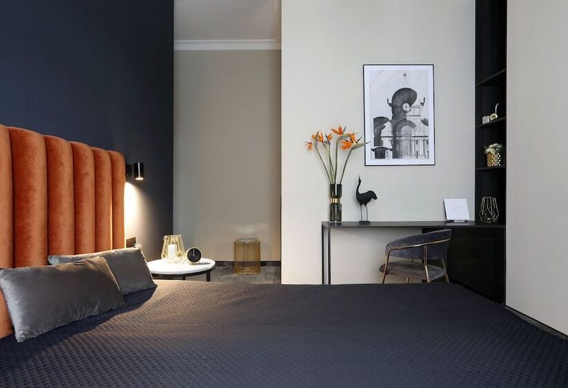 标准单人间, Queen Boutique