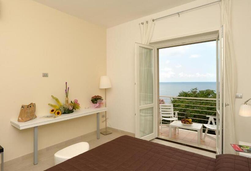 Апартаменты 1 Спальня Вид на Море, Residence La Dolce Vita