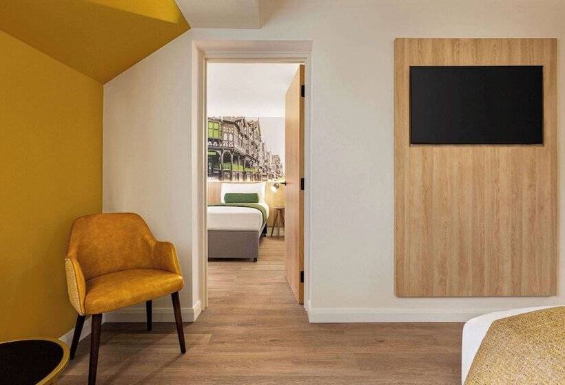 Семейный Номер, Super 8 By Wyndham Chester East