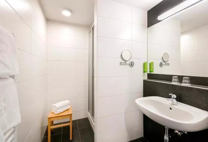 スタンダード４人部屋, Jufa Hotel Eisenerzer Ramsau