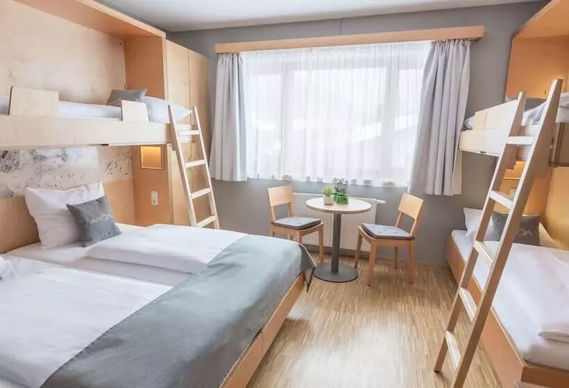 スタンダード４人部屋, Jufa Hotel Montafon