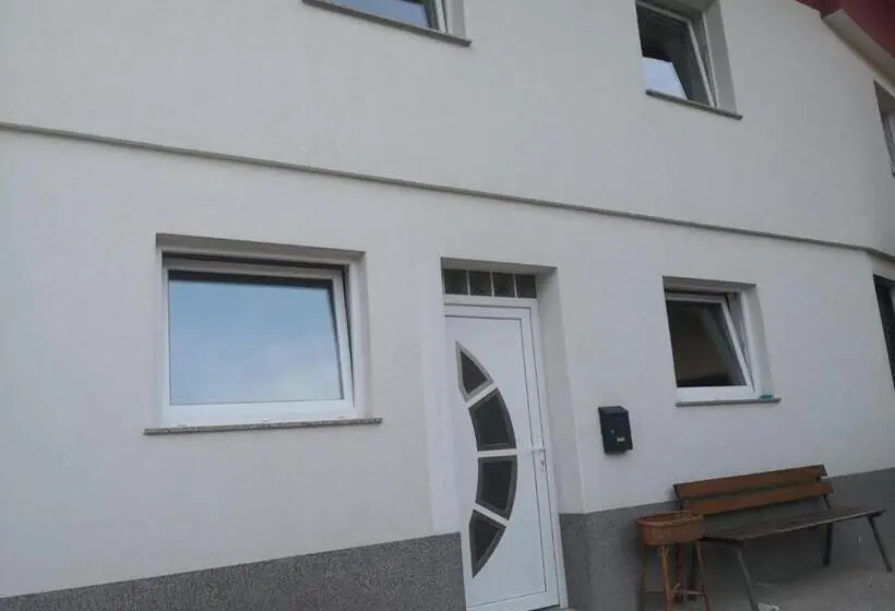 آپارتمان 1 خوابه همکف, Apartma Alja