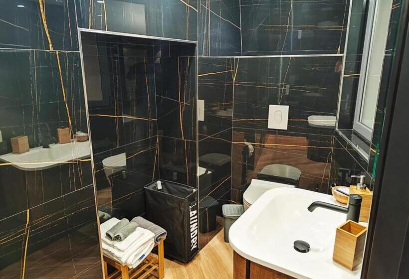 غرفة عائلية, Roberto S Guest House