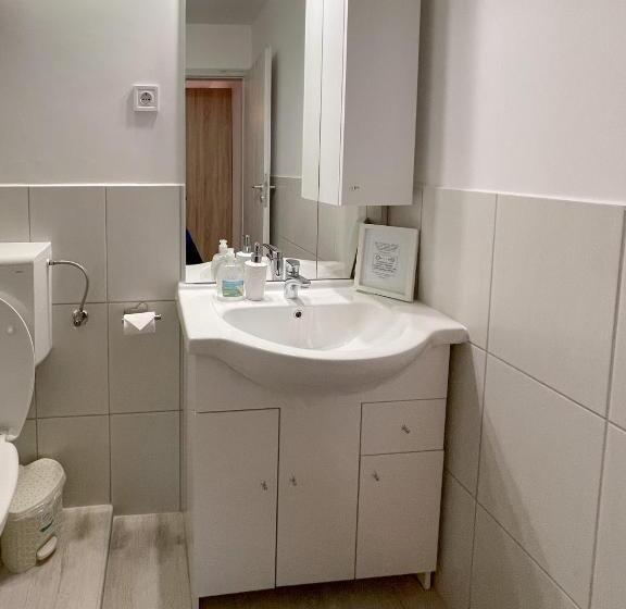 اتاق استاندارد, Zen House