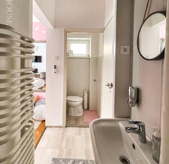 اتاق اکونومی, Zen House