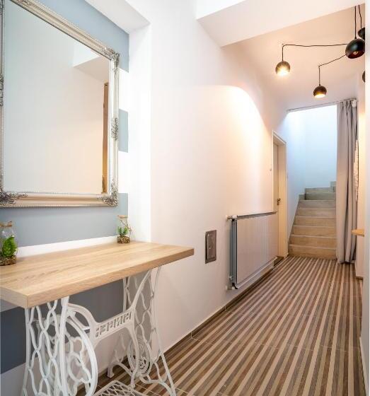 اتاق اکونومی, Zen House