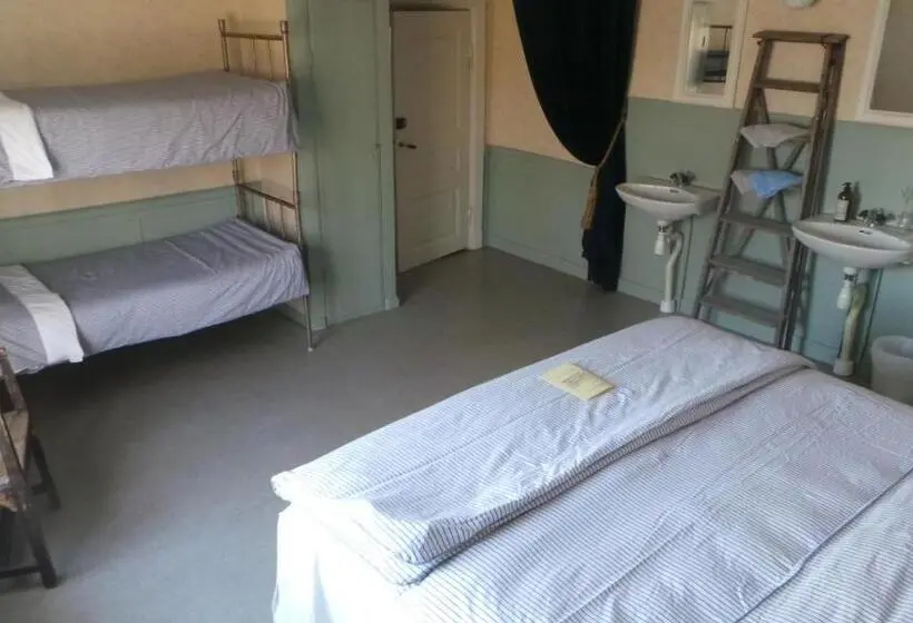スタンダード4人部屋, Djurgårdsportens Vandrarhem