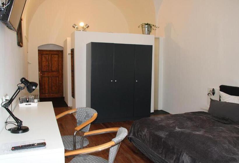 Номер Стандарт, Im Stift Neuberg