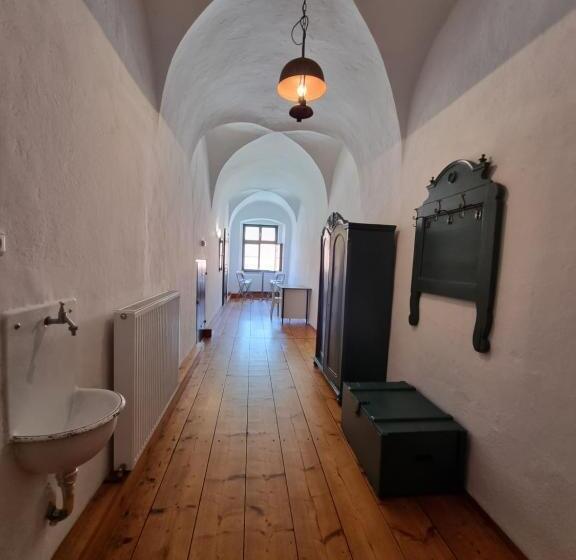 침실 2개 아파트, Im Stift Neuberg
