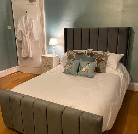 اتاق لوکس با چشم‌انداز دریا, Ardmor Guest House