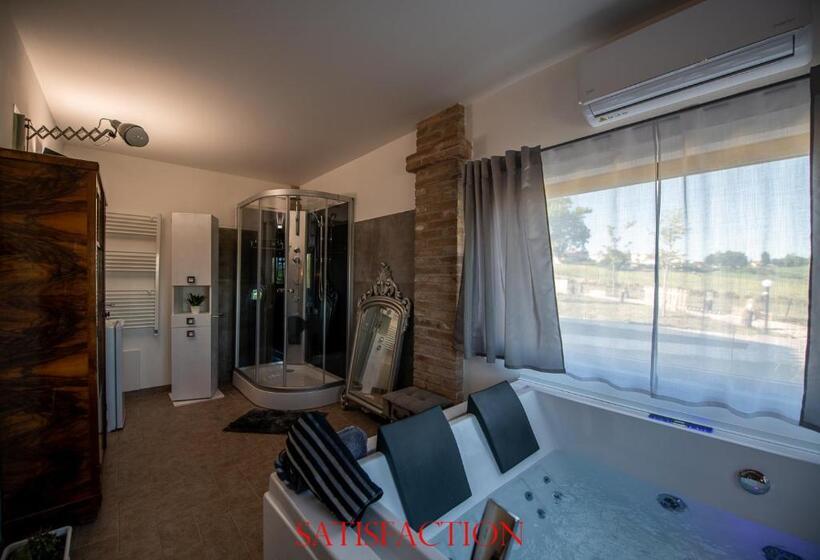 מיטת קינג בסוויטה, Dolce Farnetta En Suite Spa & Yoga