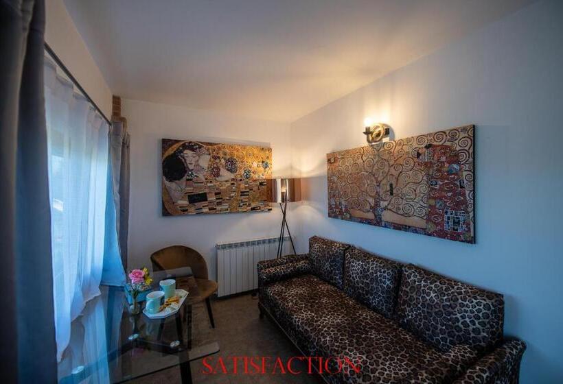 מיטת קינג בסוויטה, Dolce Farnetta En Suite Spa & Yoga