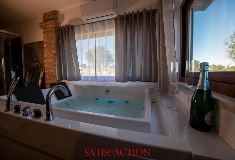 מיטת קינג בסוויטה, Dolce Farnetta En Suite Spa & Yoga