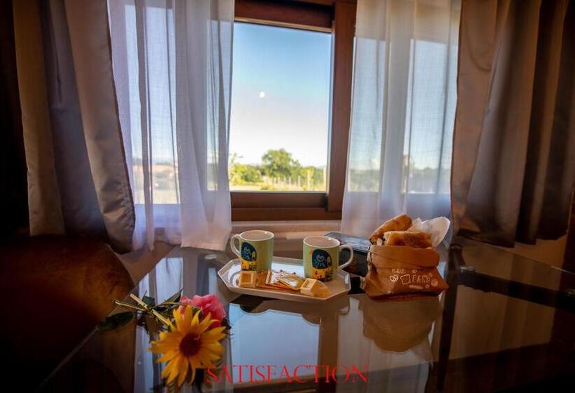 מיטת קינג בסוויטה, Dolce Farnetta En Suite Spa & Yoga