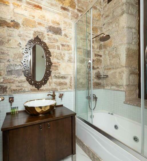 带大床的标准间, Marina Foça